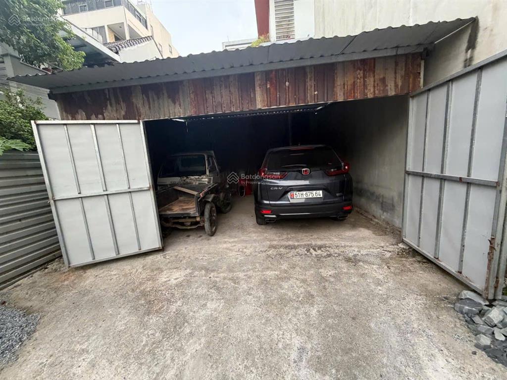 Chính chủ gửi bán. lô đất đẹp 65m2 ngang hơn 5m, đường nhựa 5m. giá 4 tỷ.