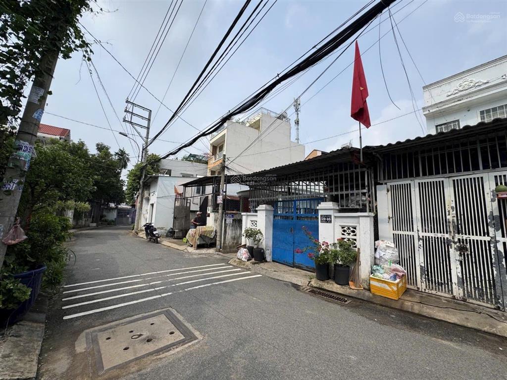 Nhà trường thọ 100m2 đường nhựa rộng 6m, ô tô ngủ trong nhà.