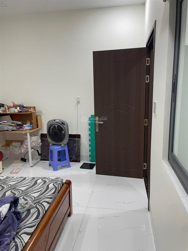 Hàng thơm nhà 3 tầng ngay vincom, võ văn ngân, thủ đức giá chỉ 4tỷ5. kết cấu 1 trệt 2 lầu