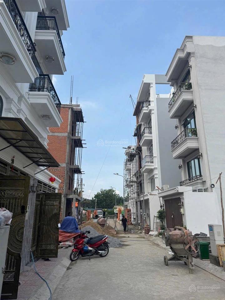 Hàng tuyệt chủng, hiệp bình chánh, thủ đức. gần phạm văn đồng. đường nhựa 7m.