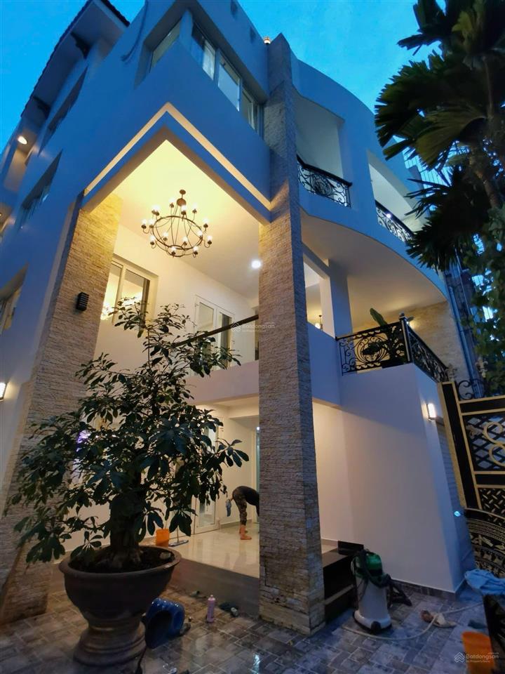 Cần bán biệt thự đường lê thúc hoạch, quận tân phú, dt 200m2, 3 tầng, giá về 25 tỷ tl, nhà đẹp