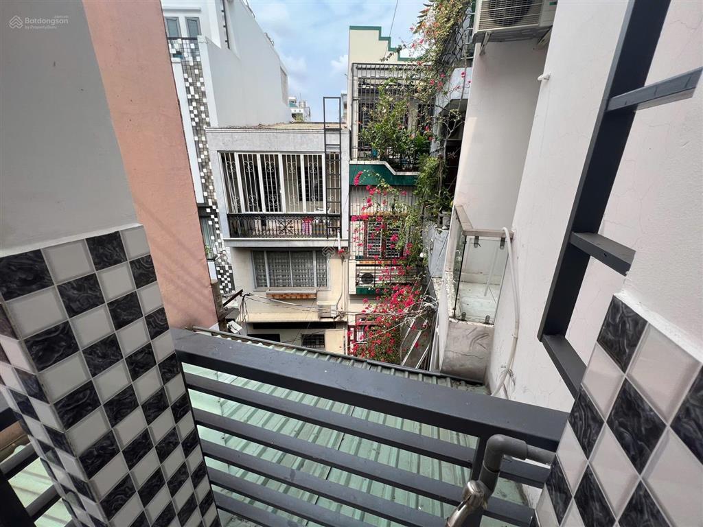 Chủ nhà ngộp cần bán gấp nhà đường bàu cát đôi, p12, q.tân bình, giá hơn 10 tỷ chút.  0937 333 ***