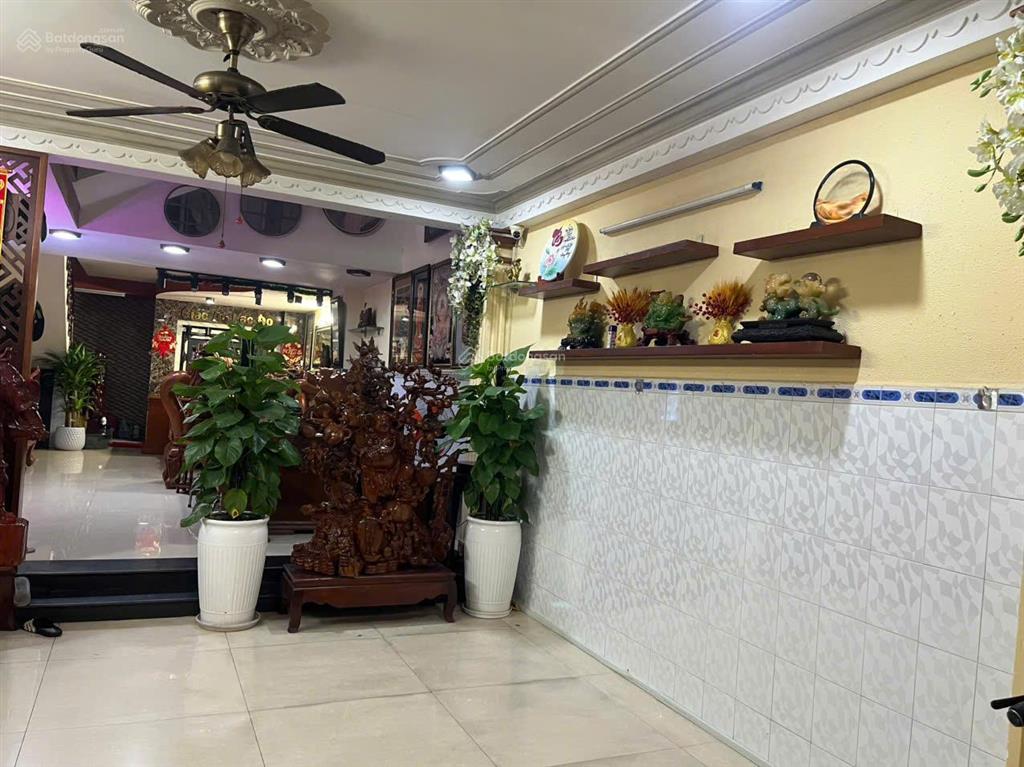 Chủ cần bán gấp nhà đường nguyễn sơn, quận tân phú, dt 5 x 20m. kc 2 lầu, giá 17 tỷ, nhà đẹp