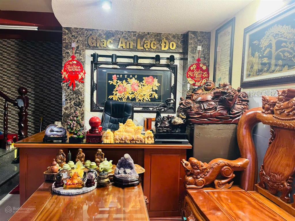 Chủ cần bán gấp nhà đường nguyễn sơn, quận tân phú, dt 5 x 20m. kc 2 lầu, giá 17 tỷ, nhà đẹp