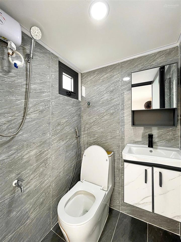 Cho thuê phòng trọ gác cao full nội thất bancol thoáng dt 30m2 tại dương quảng hàm  gò vấp gần vlu
