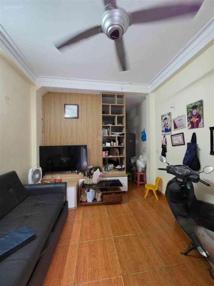 Chỉ 5.35 tỷ  nhà 3 tầng thạch bàn 31m2  ko quy hoạch  ngõ nông