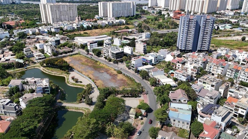 Chủ ngộp bank  cần bán gấp lô đất an phú an khánh quận 2  dt 5mx20m  21,5 tỷ