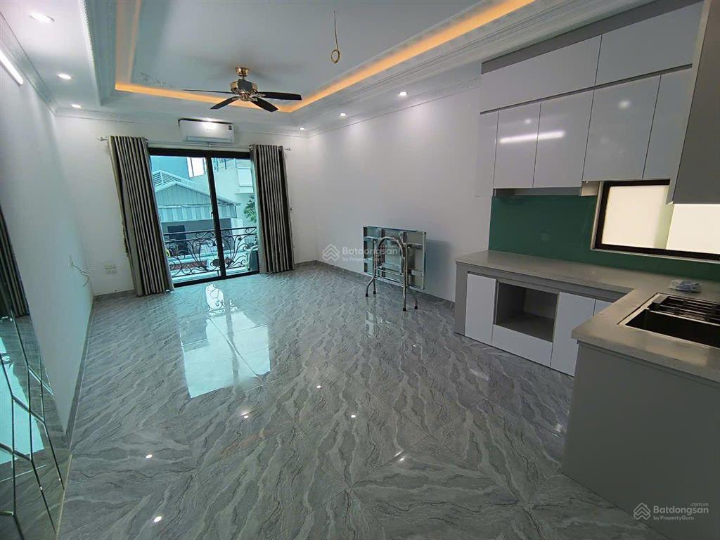 Cho thuê nhà khu dịch vụ vạn phúc, hđ	dt 50 m2 x 6 tầng 1 tum, thông sàn, thang máy điều hòa nóng l