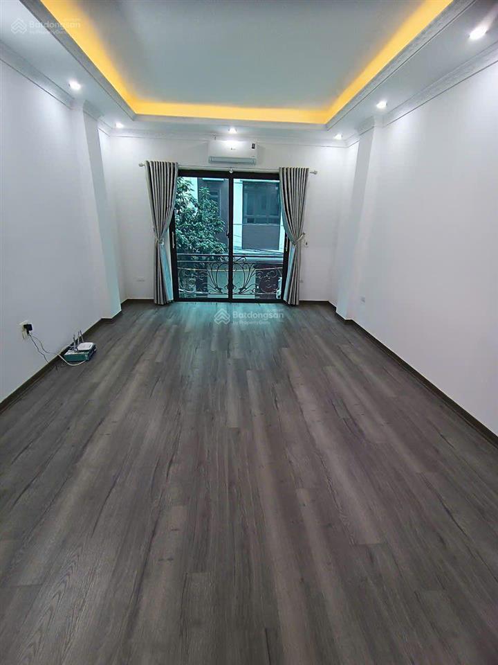 Cho thuê nhà khu dịch vụ vạn phúc, hđ	dt 50 m2 x 6 tầng 1 tum, thông sàn, thang máy điều hòa nóng l