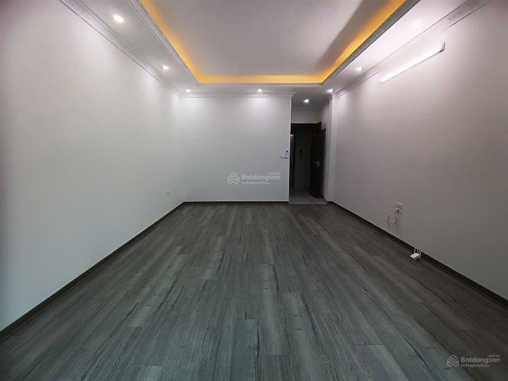 Cho thuê nhà khu dịch vụ vạn phúc, hđ	dt 50 m2 x 6 tầng 1 tum, thông sàn, thang máy điều hòa nóng l