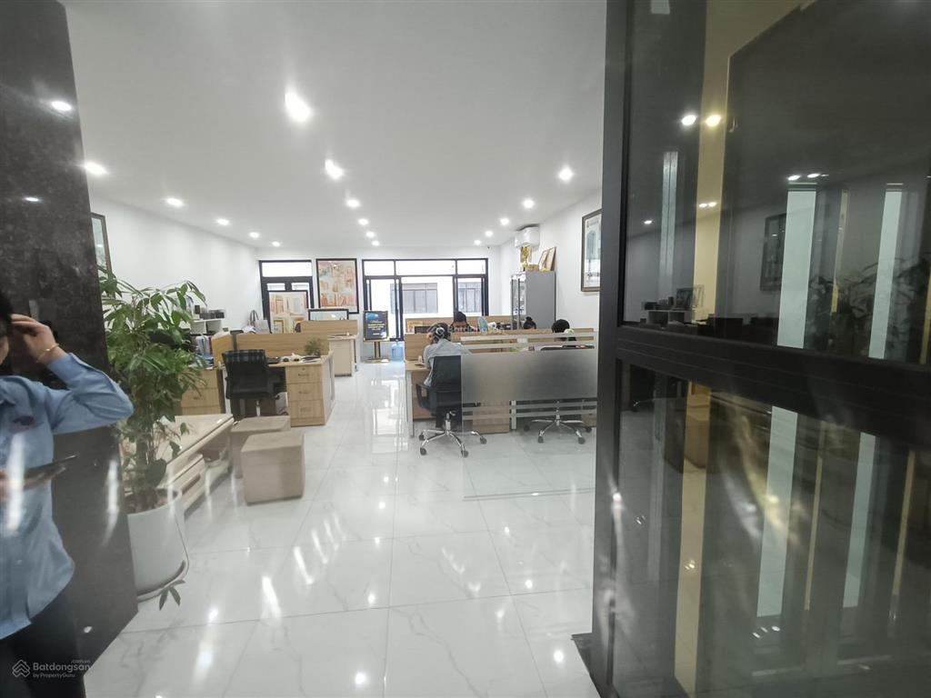 Cho thuê nhà thiên hiền dt 70m, 8 tầng, mt 5m,thông sàn thang máy điều hòa nóng lạnh giá 65 triệu