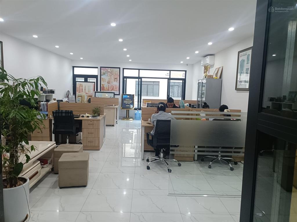 Cho thuê nhà thiên hiền dt 70m, 8 tầng, mt 5m,thông sàn thang máy điều hòa nóng lạnh giá 65 triệu