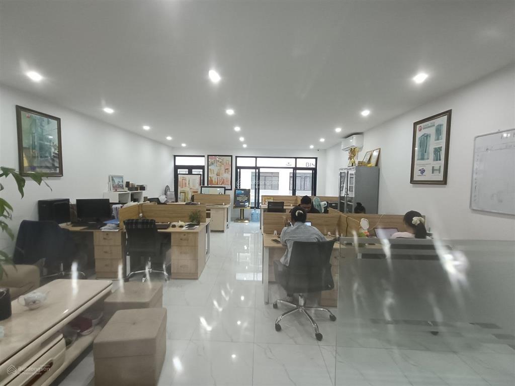 Cho thuê nhà thiên hiền dt 70m, 8 tầng, mt 5m,thông sàn thang máy điều hòa nóng lạnh giá 65 triệu