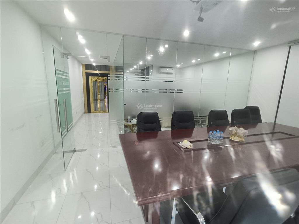 Cho thuê nhà thiên hiền dt 70m, 8 tầng, mt 5m,thông sàn thang máy điều hòa nóng lạnh giá 65 triệu