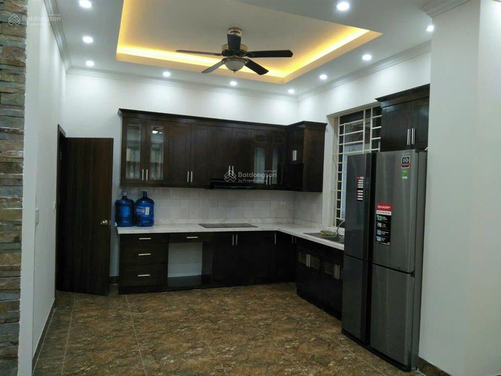 Cho thuê nhà simco vạn phúc, hđ	dt250m 3 tầng, mt 9m, t1 thông sàn, trên chia 2 phòng điều hòa nl