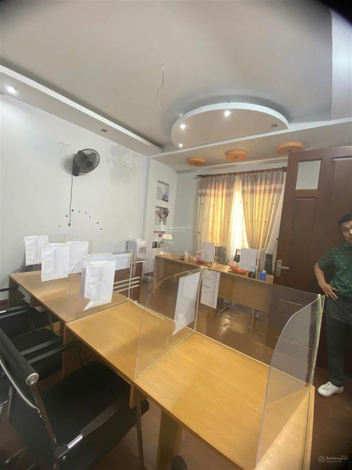 Cho thuê nhà đỗ quang cầu giấy dt 70 m x 5 tầng, lô góc 2 mặt tiền điều hòa nóng lạnh kinh doanh