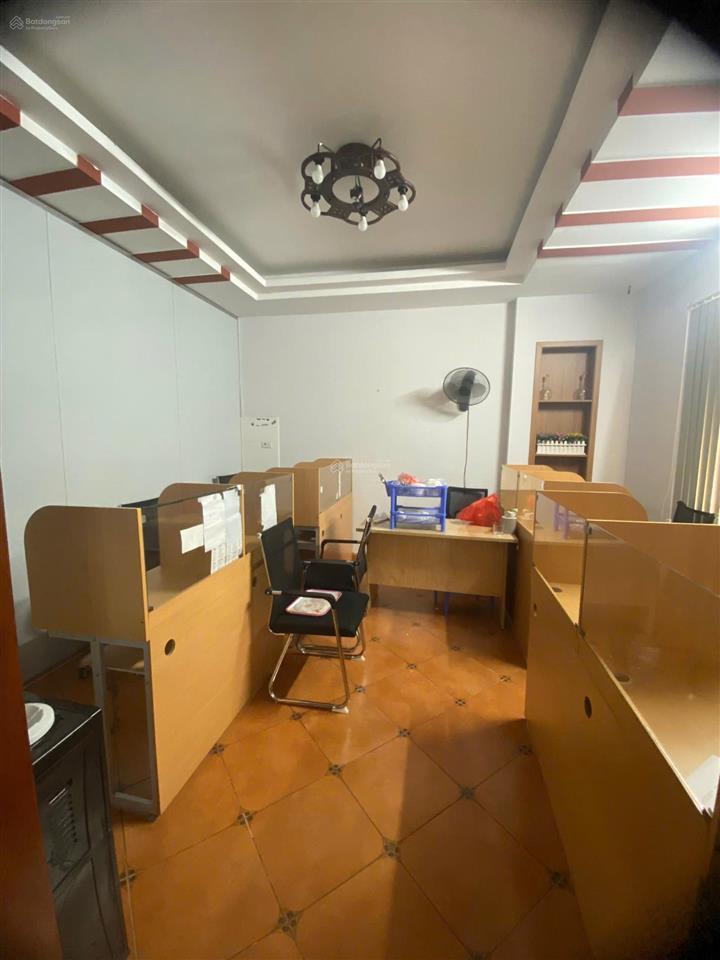 Cho thuê nhà đỗ quang cầu giấy dt 70 m x 5 tầng, lô góc 2 mặt tiền điều hòa nóng lạnh kinh doanh