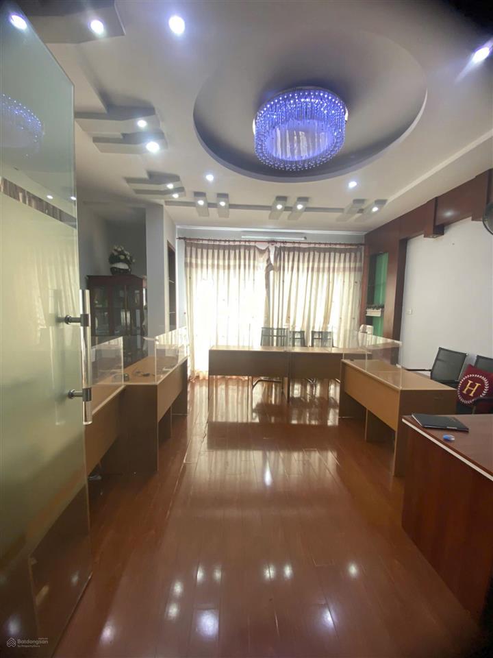 Cho thuê nhà đỗ quang cầu giấy dt 70 m x 5 tầng, lô góc 2 mặt tiền điều hòa nóng lạnh kinh doanh