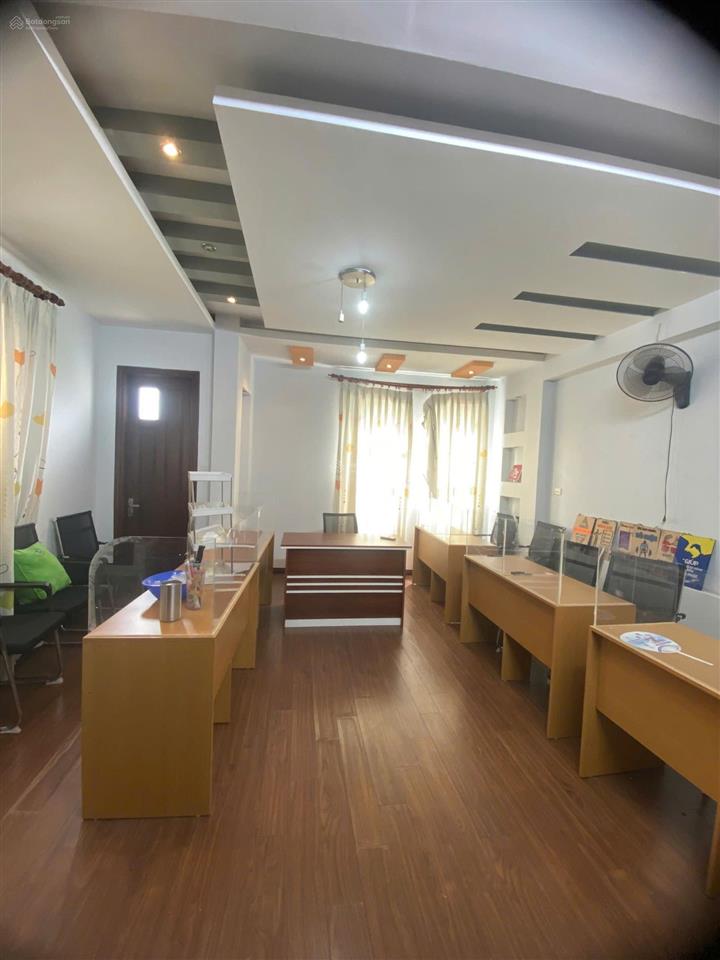 Cho thuê nhà đỗ quang cầu giấy dt 70 m x 5 tầng, lô góc 2 mặt tiền điều hòa nóng lạnh kinh doanh