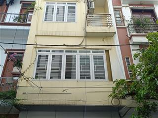 Cho thuê nhà nguyễn xiển dt 55m, x 4 tầng 1 tum , mt 5m, chia 2phòng. điều hòa, nóng lạnh 20 triệu