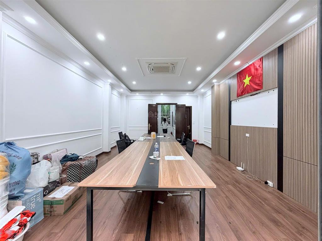Cho thuê nhà phạm tuấn tài	dt 55m2, x 6 tầng, mt 5m, thông sàn, thang máy, điều hòa âm trần nhà mớ