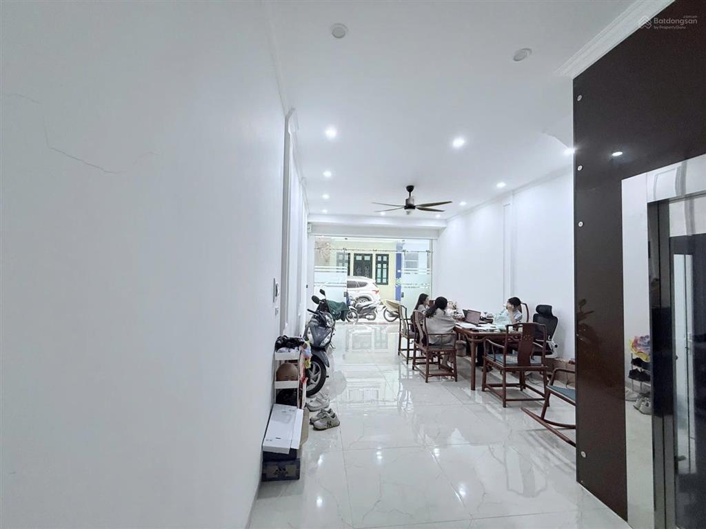 Cho thuê nhà phạm tuấn tài	dt 55m2, x 6 tầng, mt 5m, thông sàn, thang máy, điều hòa âm trần nhà mớ