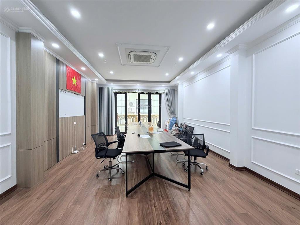 Cho thuê nhà phạm tuấn tài	dt 55m2, x 6 tầng, mt 5m, thông sàn, thang máy, điều hòa âm trần nhà mớ