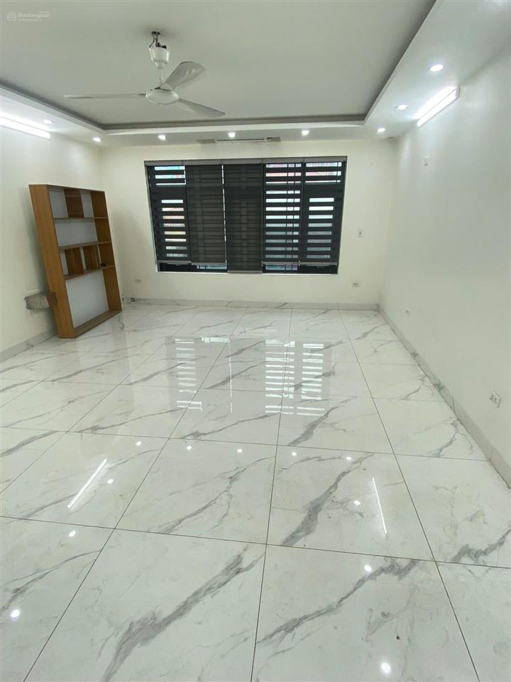 Cho thuê nhà dương khuê dt 70m, 6 tầng, mt 5m, thông sàn, thang máy, điều hòa nóng lạnh, giá 46 tr
