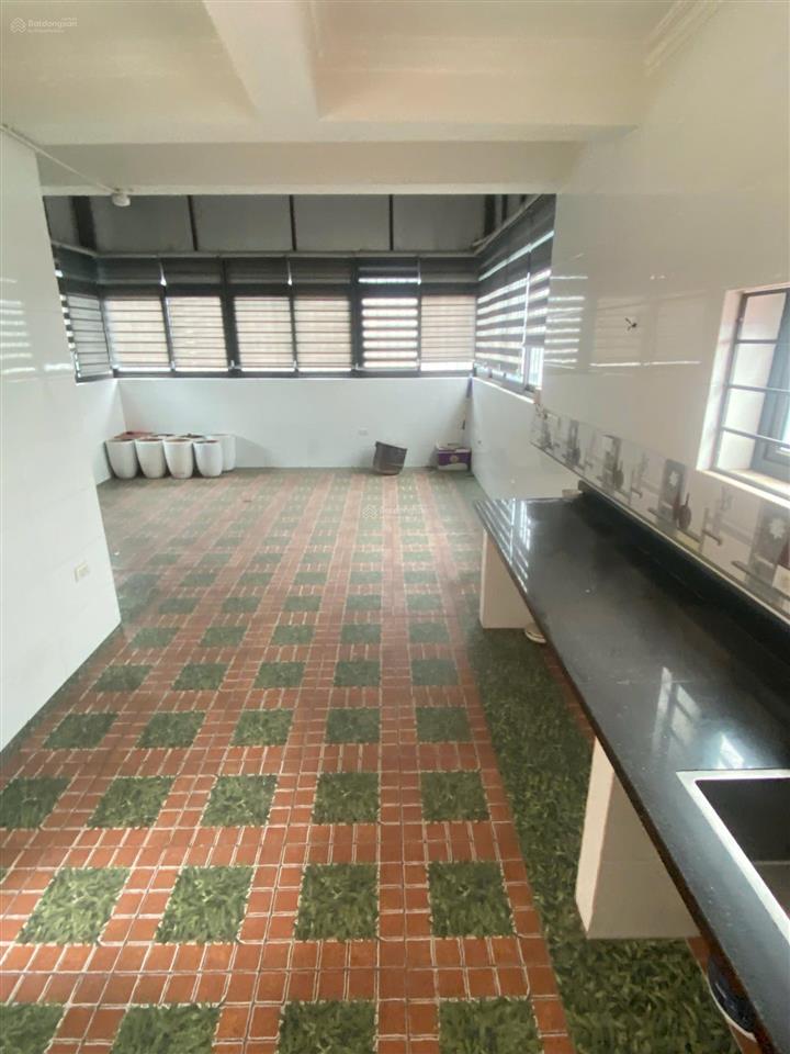 Cho thuê nhà dương khuê dt 70m, 6 tầng, mt 5m, thông sàn, thang máy, điều hòa nóng lạnh, giá 46 tr