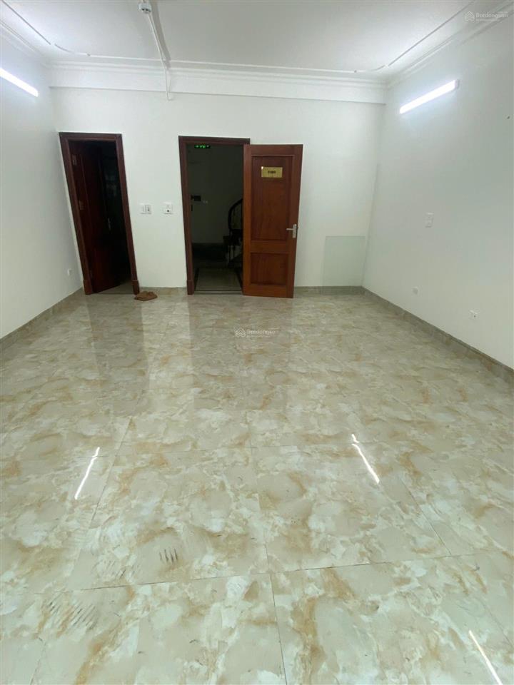 Cho thuê nhà dương khuê dt 70m, 6 tầng, mt 5m, thông sàn, thang máy, điều hòa nóng lạnh, giá 46 tr