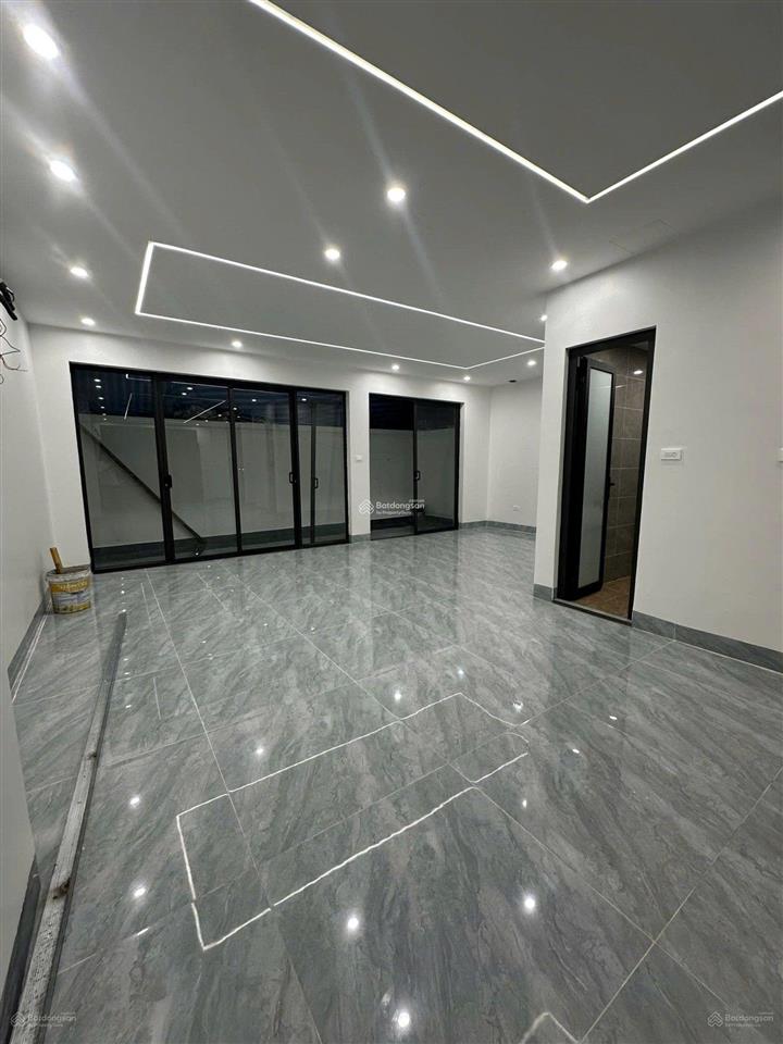 Cho thuê hoàng thành villas mỗ lao, hđ	dt 120m, 5 tầng, mt 8m, thông sàn, thang máy, vs khép kín,