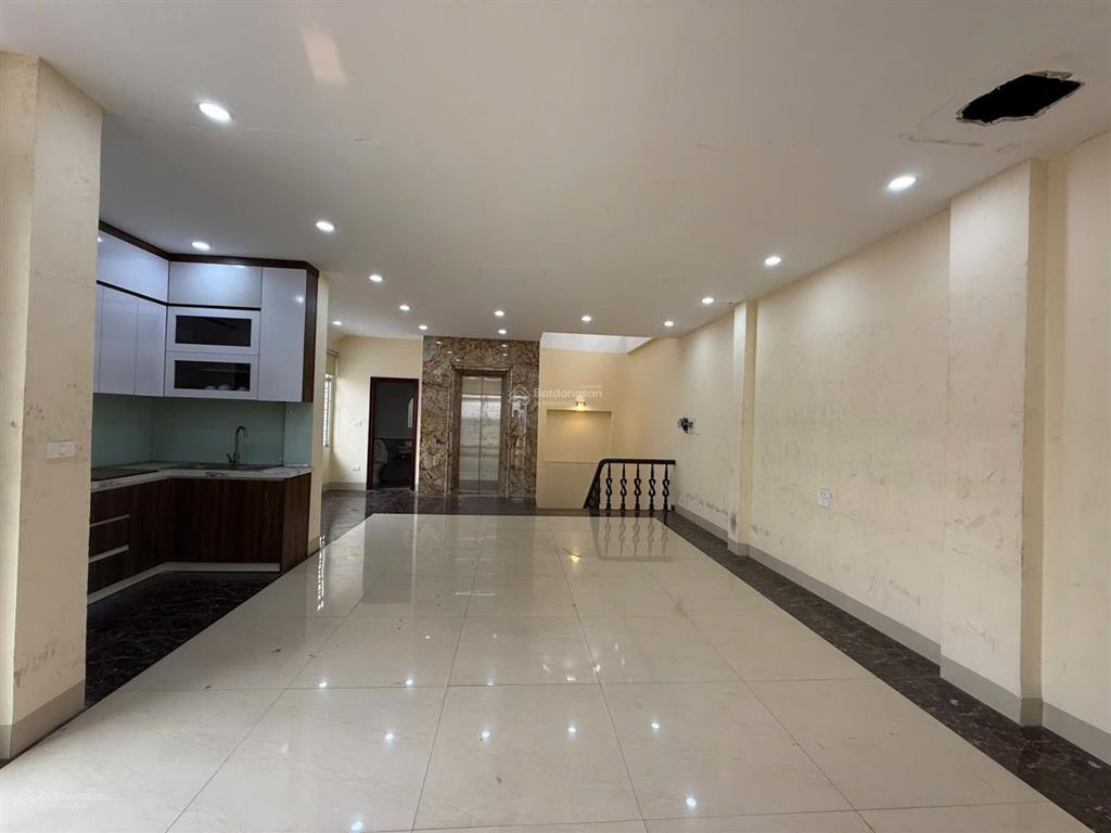 Cho thuê nhà trần quốc hoàn,
dt 60 m2, 6 nổi, 1 hầm, mt 5 m
các tầng thông sàn.thang máy.điều hòa
