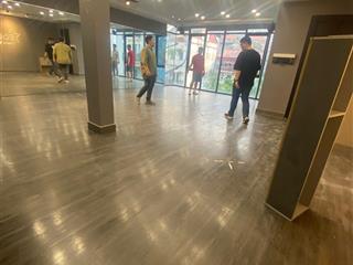 Cho thuê nhà kđt mễ trì hạ dt 130m, 4,5 tầng, mt 10 m, thông sàn, có thang máy, điều hòa nóng lạnh