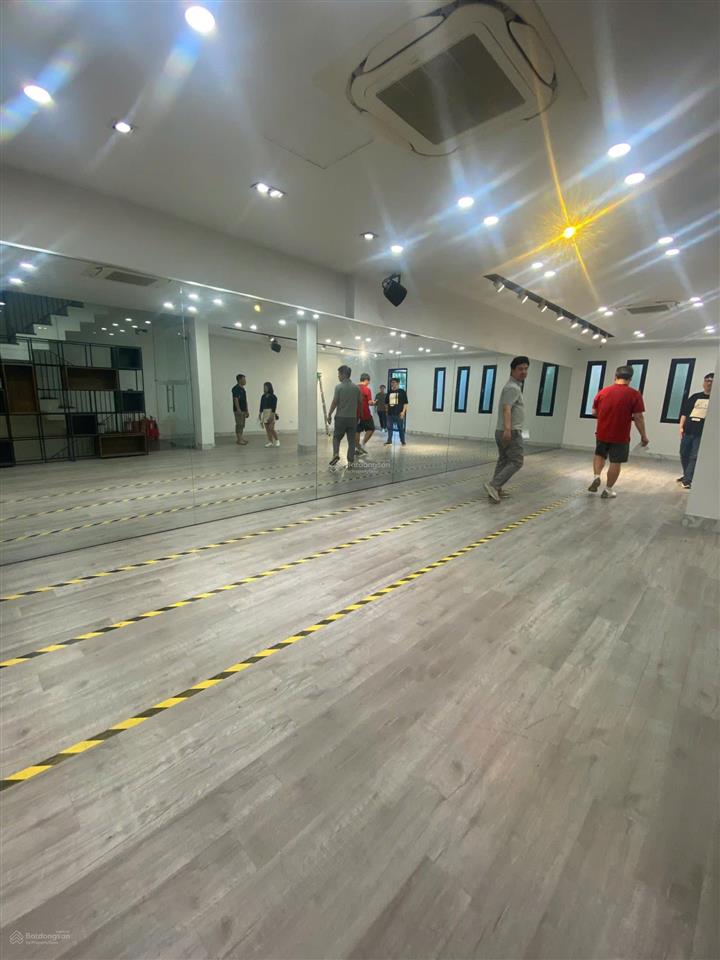 Cho thuê nhà kđt mễ trì hạ dt 130m, 4,5 tầng, mt 10 m, thông sàn, có thang máy, điều hòa nóng lạnh