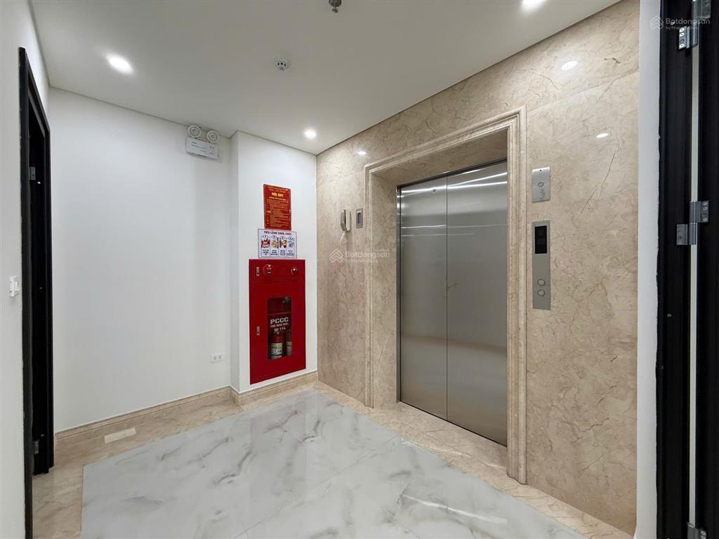 Cho thuê nhà quang trung, hđ	dt 150m, 7 tầng 1 hầm, lô góc thông sàn, thang máy vs cuối, đh, nl
