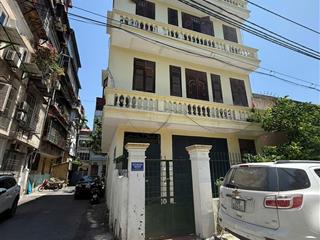 Cho thuê nhà riêng phạm văn đồng dt 92m x 4 tầng, mặt tiền 7,5m lô góc điều hòa, nóng lạnh giá 20 t