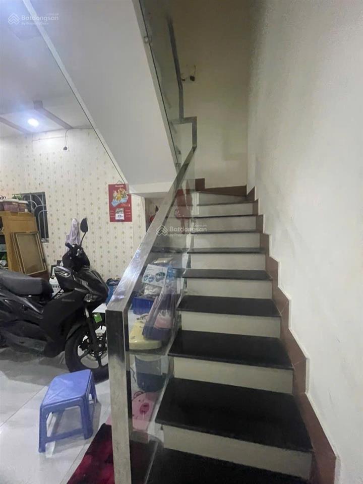 Bán nhà 5.5 tỷ 2 tầng 2 phòng ngủ , 2wc, có sân thượng đất 67.5m2 xe hơi tới nhà