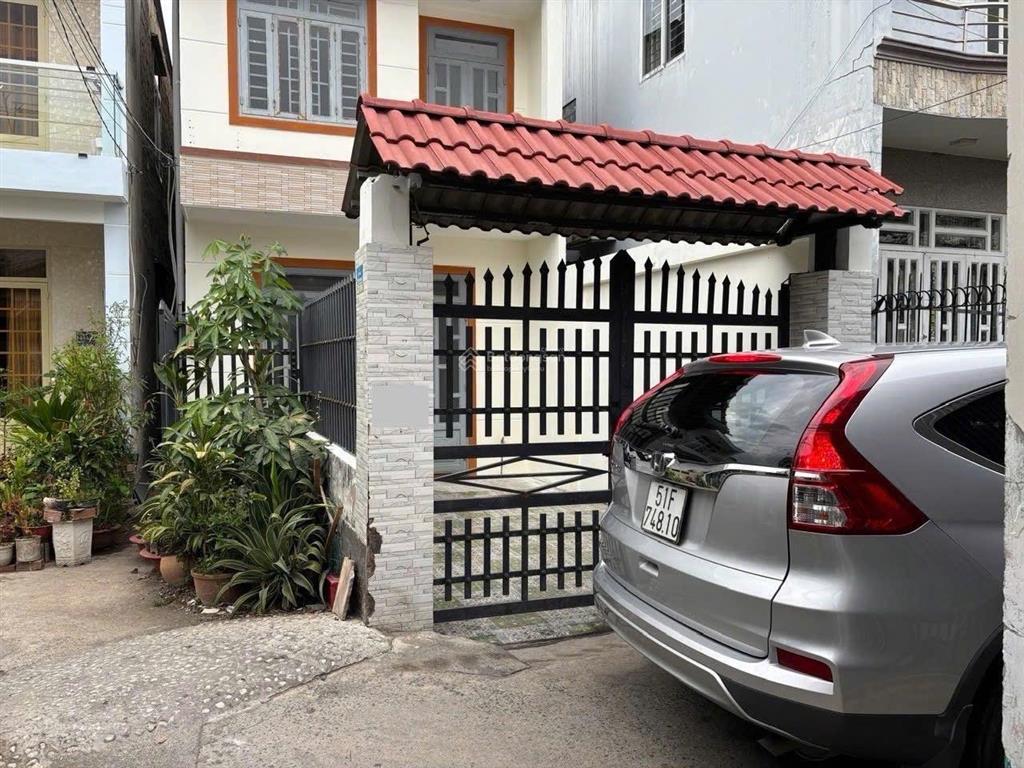 Bán nhà 5.5 tỷ 2 tầng 2 phòng ngủ , 2wc, có sân thượng đất 67.5m2 xe hơi tới nhà