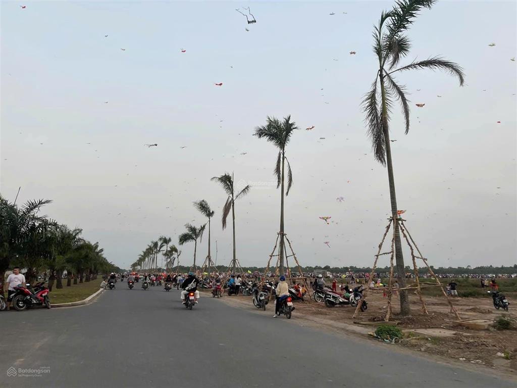 Bán lô đất 125m2 mặt tiền đại lộ long an thuộc kdt trí thức  sinh thái e.city  giá 2 tỷ 6 , shr !