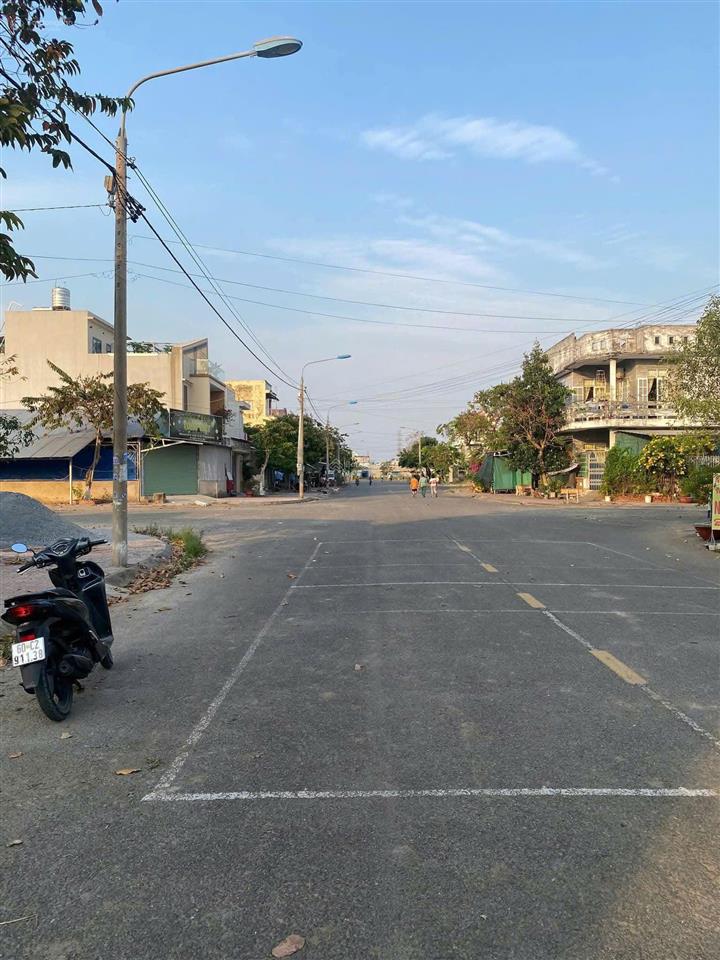Tdc đại phước ,lô 140m2  giá 4 tỷ8, shr . đối diện trường học . cách phà cát lái 2km .