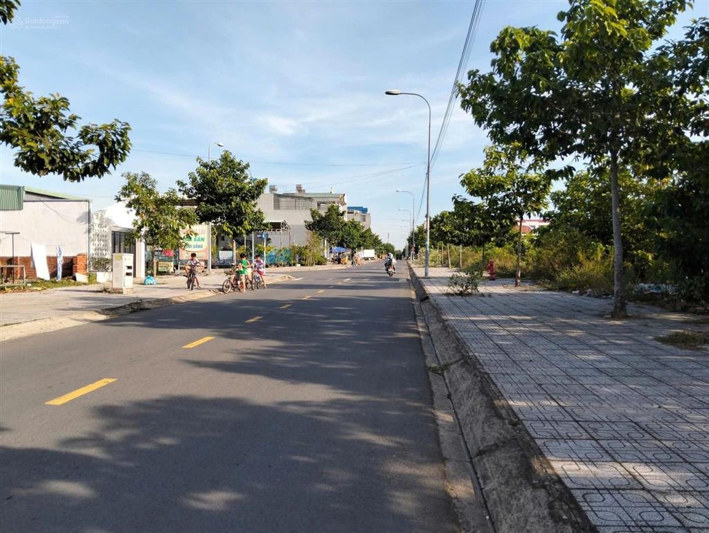Tdc đại phước ,lô 140m2  giá 4 tỷ8, shr . đối diện trường học . cách phà cát lái 2km .