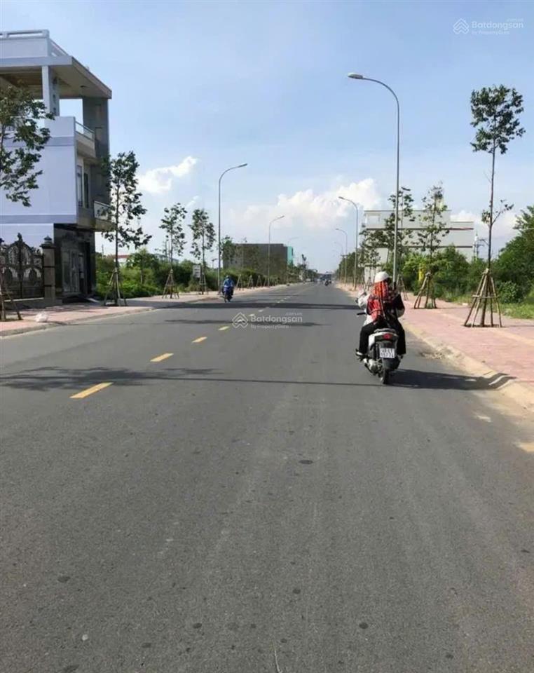 Cần bán nền 100m2 ngay kdc nam sài gòn, cách phú mỹ hưng 15p  giá tốt đầu tư 2tỷ450.sổ hồng riêng