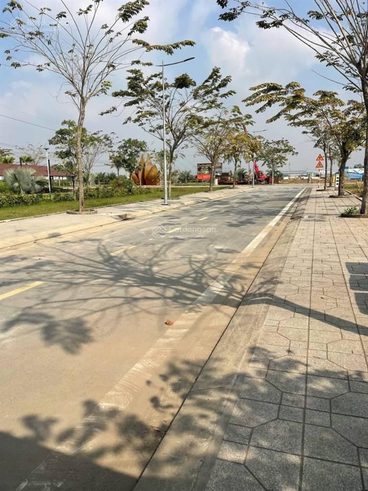 Bán lô đất 90m2 kdc bình chánh, gần ngay ga metro số 3 , giá 25tr/m2  ngân hàng hổ trợ vay 80%.