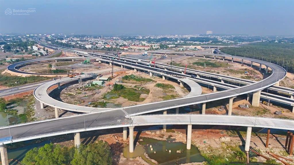 Bán lô đất 90m2 kdc bình chánh, gần ngay ga metro số 3 , giá 25tr/m2  ngân hàng hổ trợ vay 80%.