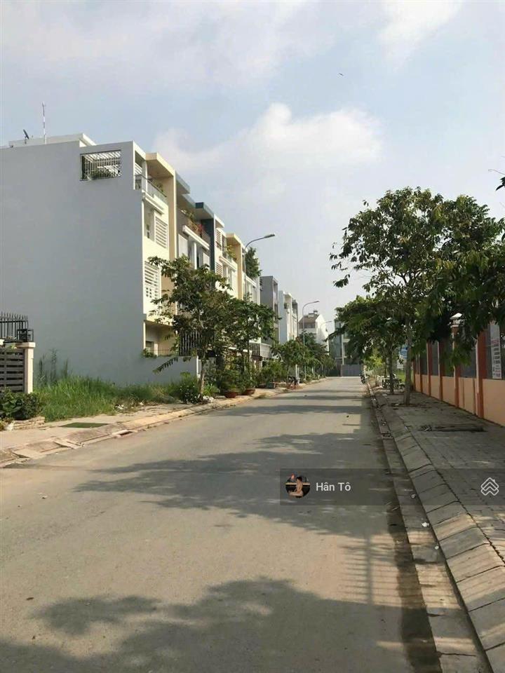 Giữa cơn bão lãi suất tăng nhanh, chủ ngộp bank bán lỗ lô đất ngay khu nhà phố bình tân 74m24tỷ