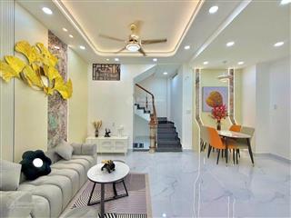 Siêu phẩm  hxh 4 tầng dt 34m2 trần bình trọngbình thạnh