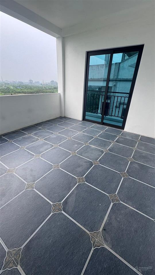 Bán nhà mới xây tại chợ hạ hoà  dt 45m2  4 tầng  mt 7.2m  4 ngủ  đường 10m, oto ngủ trong nhà