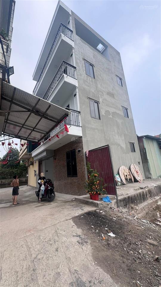 Bán nhà mới xây tại chợ hạ hoà  dt 45m2  4 tầng  mt 7.2m  4 ngủ  đường 10m, oto ngủ trong nhà