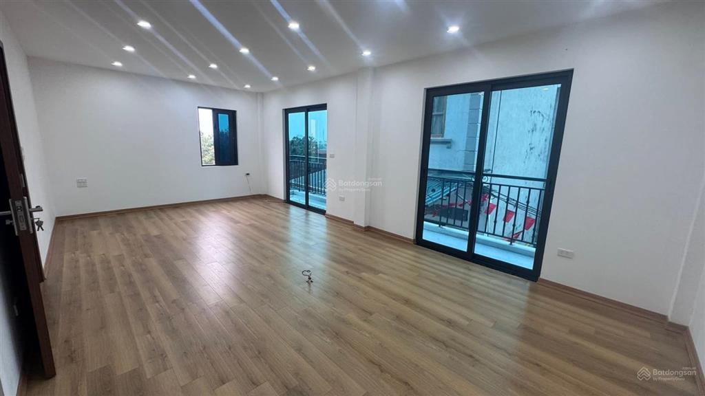 Bán nhà mới xây tại chợ hạ hoà  dt 45m2  4 tầng  mt 7.2m  4 ngủ  đường 10m, oto ngủ trong nhà