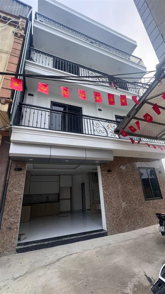 Bán nhà mới xây tại chợ hạ hoà  dt 45m2  4 tầng  mt 7.2m  4 ngủ  đường 10m, oto ngủ trong nhà